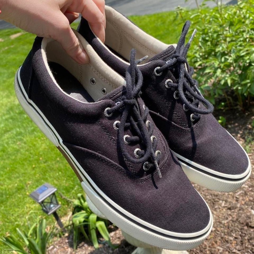 Men’s Sperry TopSider boat shoes size 9W, black.